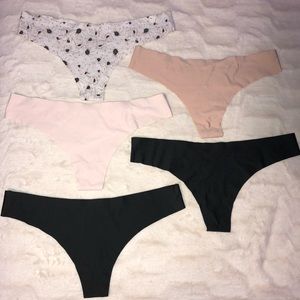 “Marilyn Monroe” 5 pack of thongs NWOT